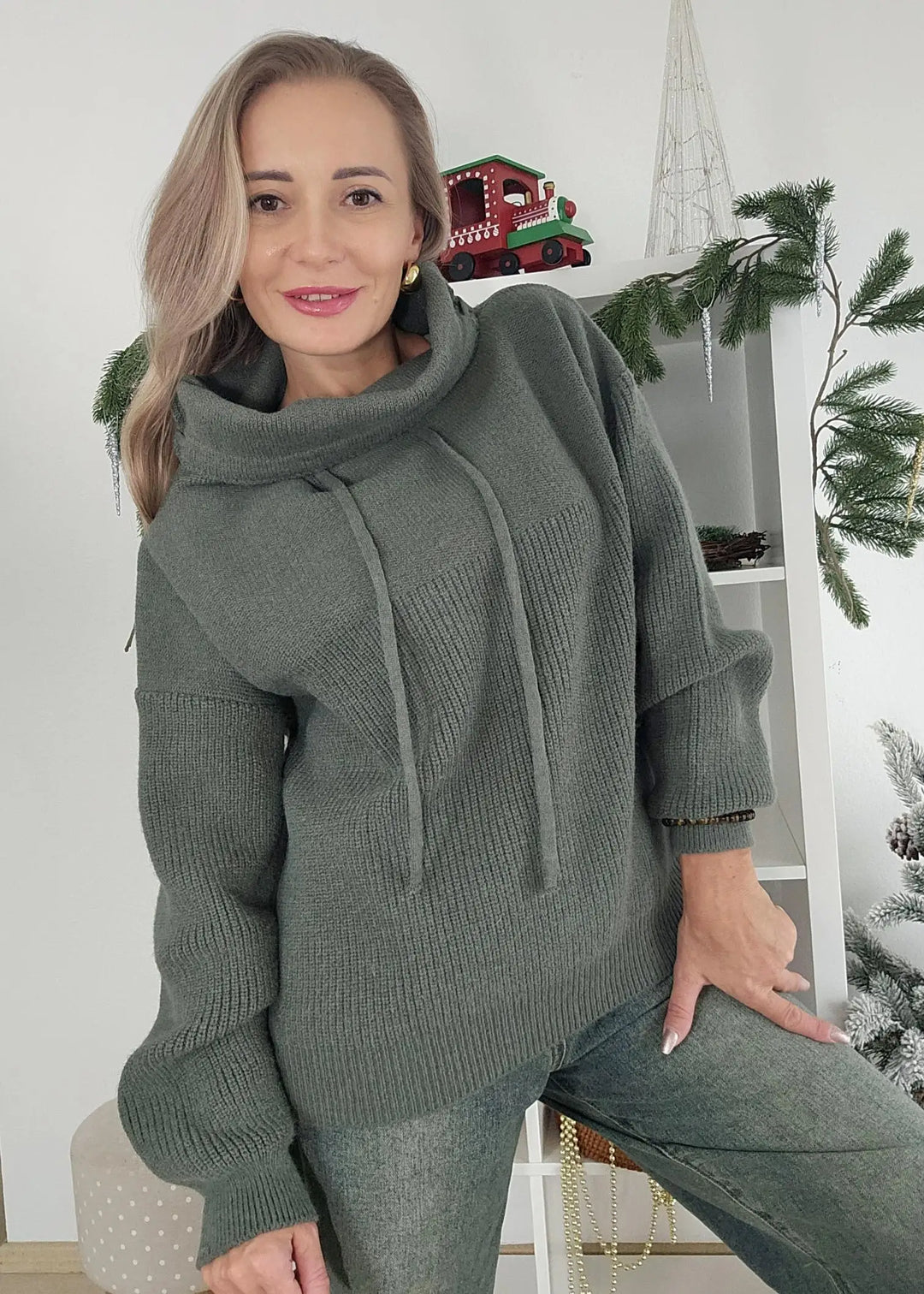 Aria - Women's High-Neck Pullover Sweater